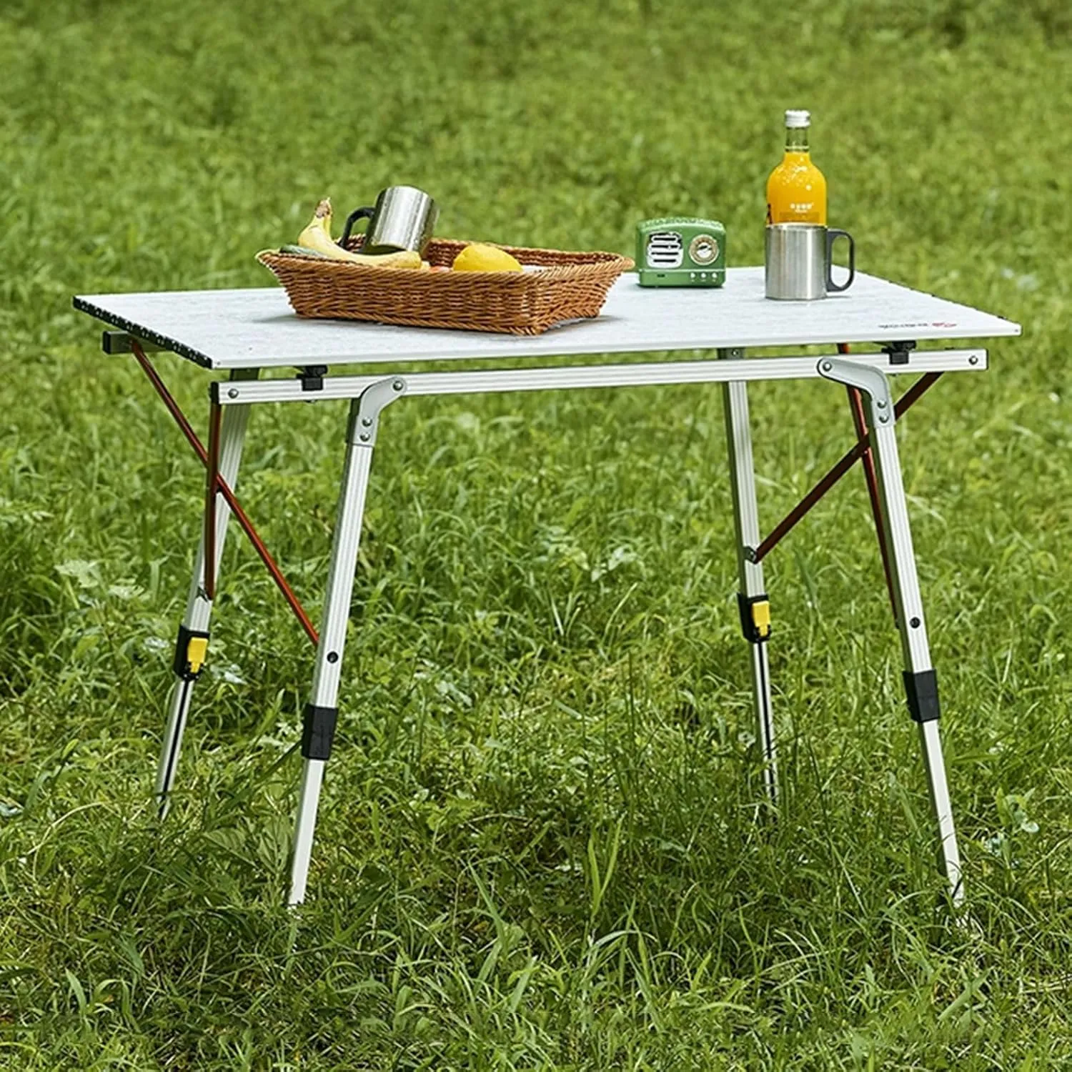 2-6 People Stretchable Camping Table, Roll-Up Lightweight Picnic Table with Aluminum Tabletop & Carrying Bag, Portable Outdoor Folding Table for Hiking, Backpacking & Fishing(Woodgrain,Style