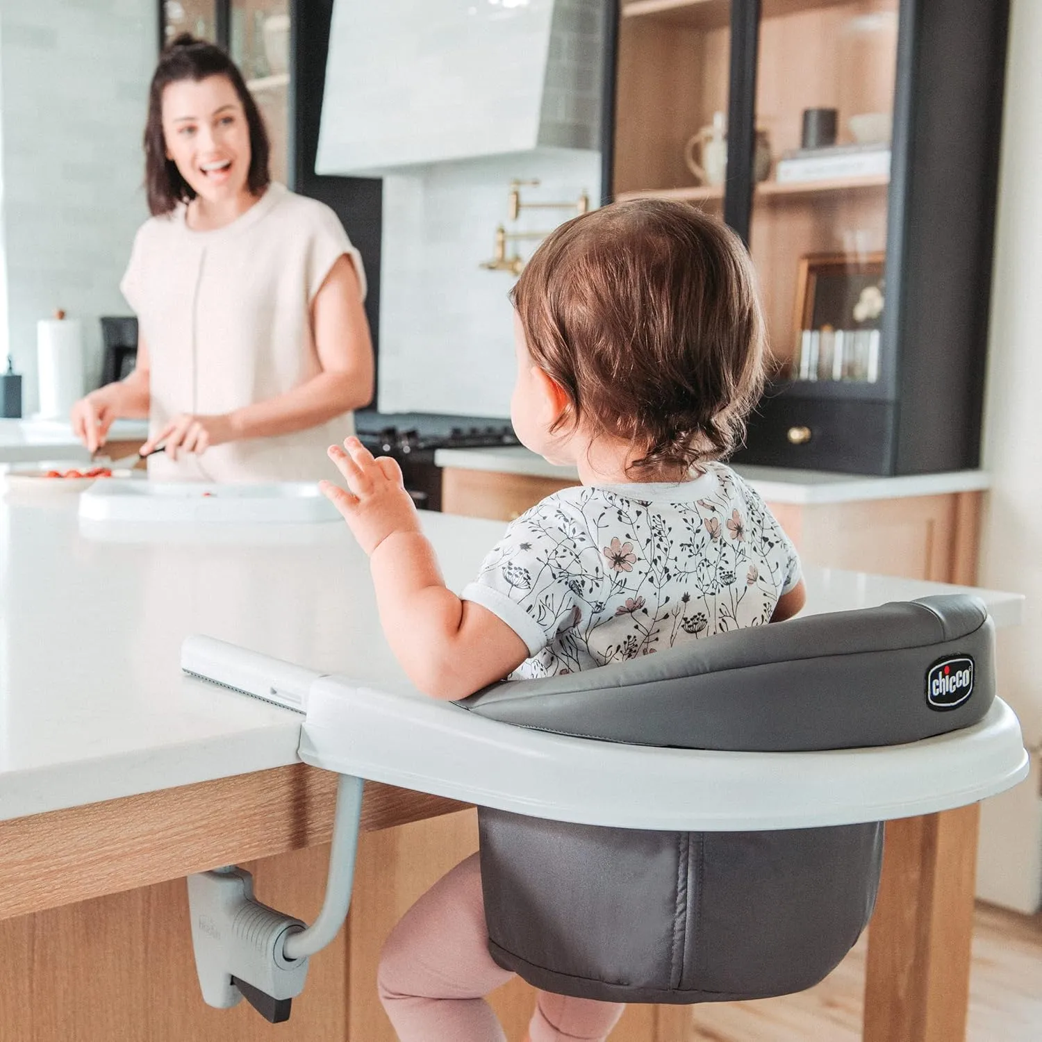Chicco FastLock® 360 Rotating Hook-On High Chair, Portable High Chair for Babies and Toddlers, Sets up in Seconds | Charcoal/Grey