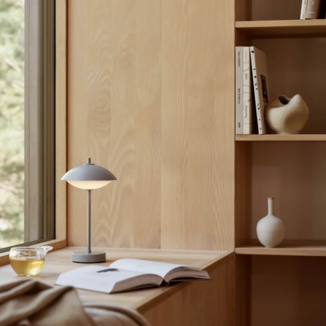 Clam™ Portable Lamp