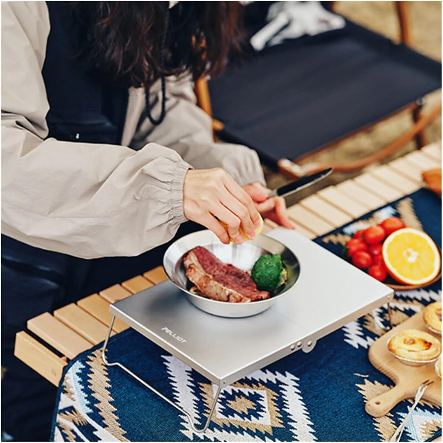 Folding Dining Table Aluminium Hiking Climbing Fishing Picnic Table pliante Outdoor Folding Table Heat Shield Mini Portable Camping Supplies (Color : Sliver)