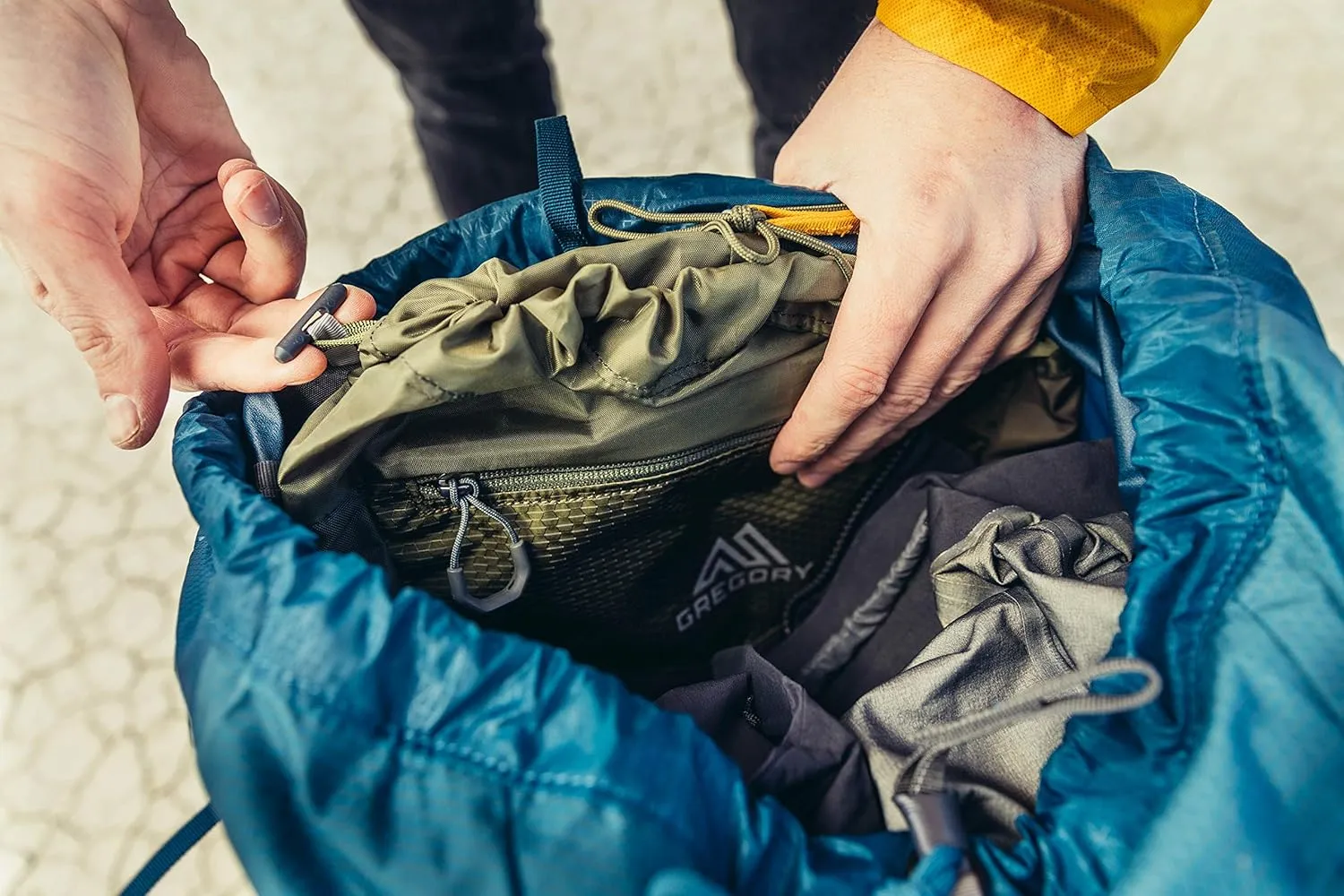 Gregory Paragon 48L Unisex Lightweight Backpacking Pack, Breathable Backpanel, Raincover Included, Water Bladder Sleeve (Reservoir not Included), Small/Medium, Burnt Olive