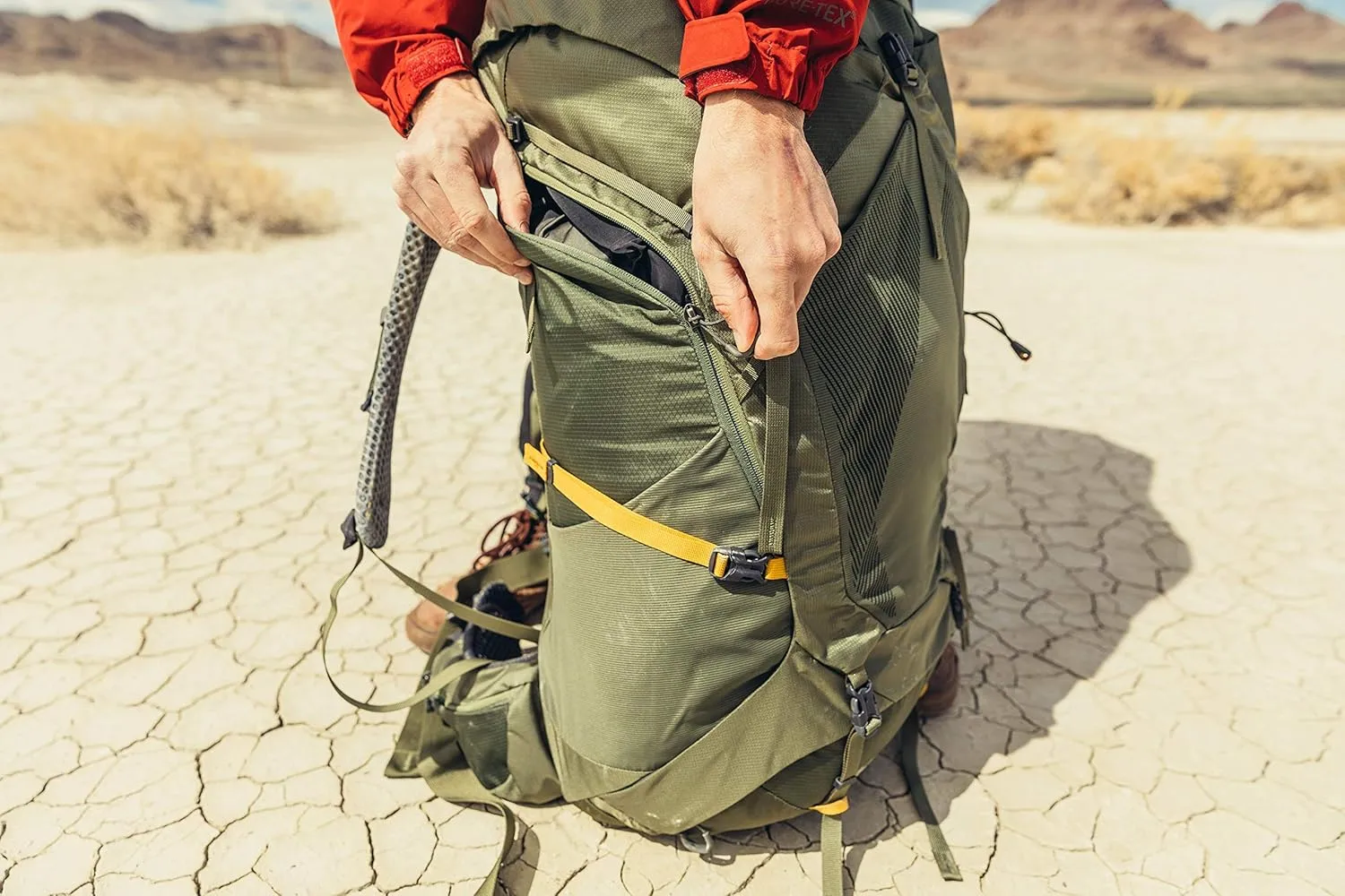 Gregory Paragon 48L Unisex Lightweight Backpacking Pack, Breathable Backpanel, Raincover Included, Water Bladder Sleeve (Reservoir not Included), Small/Medium, Burnt Olive