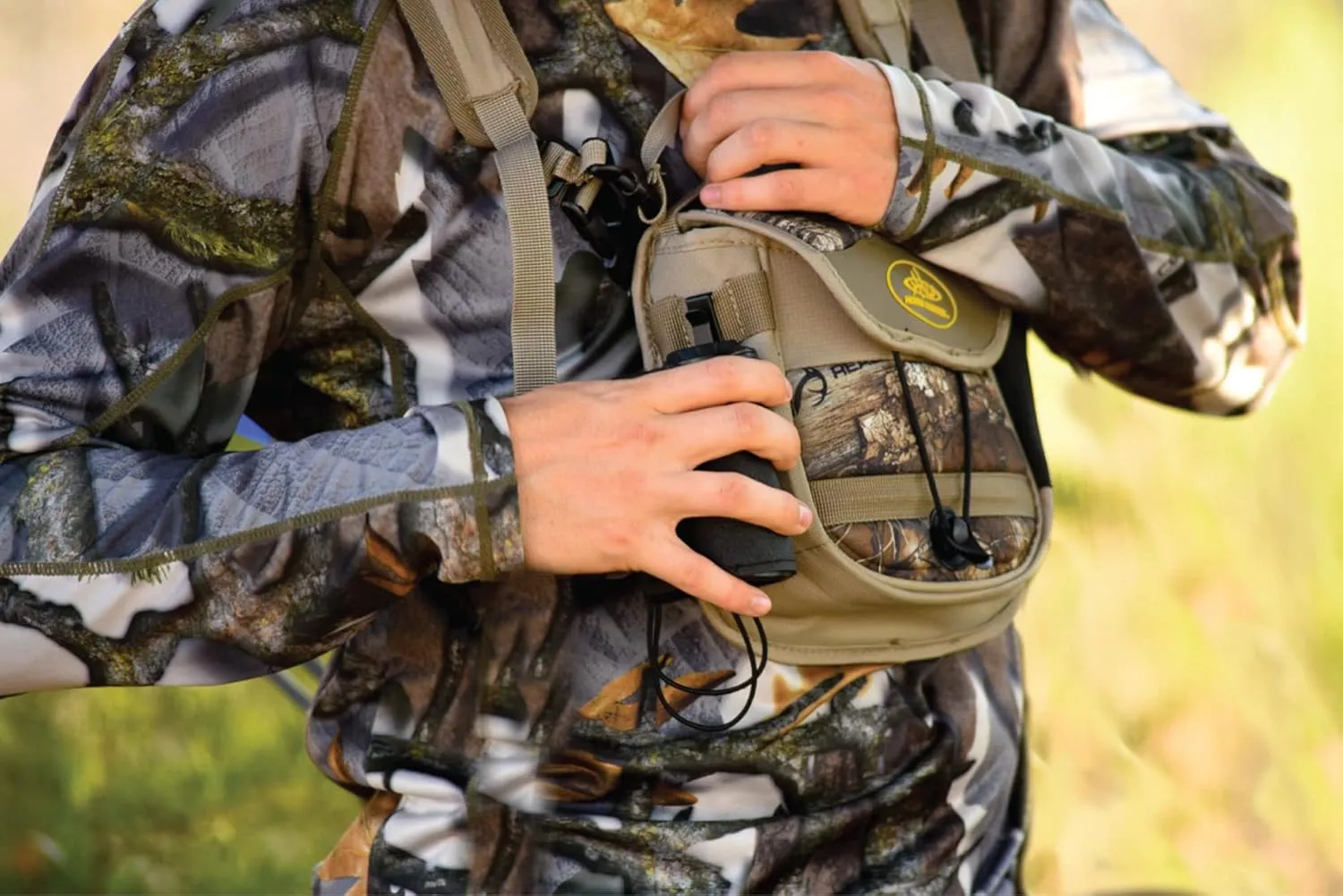 Horn Hunter Bino Hub - Hunting Adjustable Binocular Straps Harness Chest Pack with Range Wrap & Range Lock Included for Bow Hunting, Large, Camo